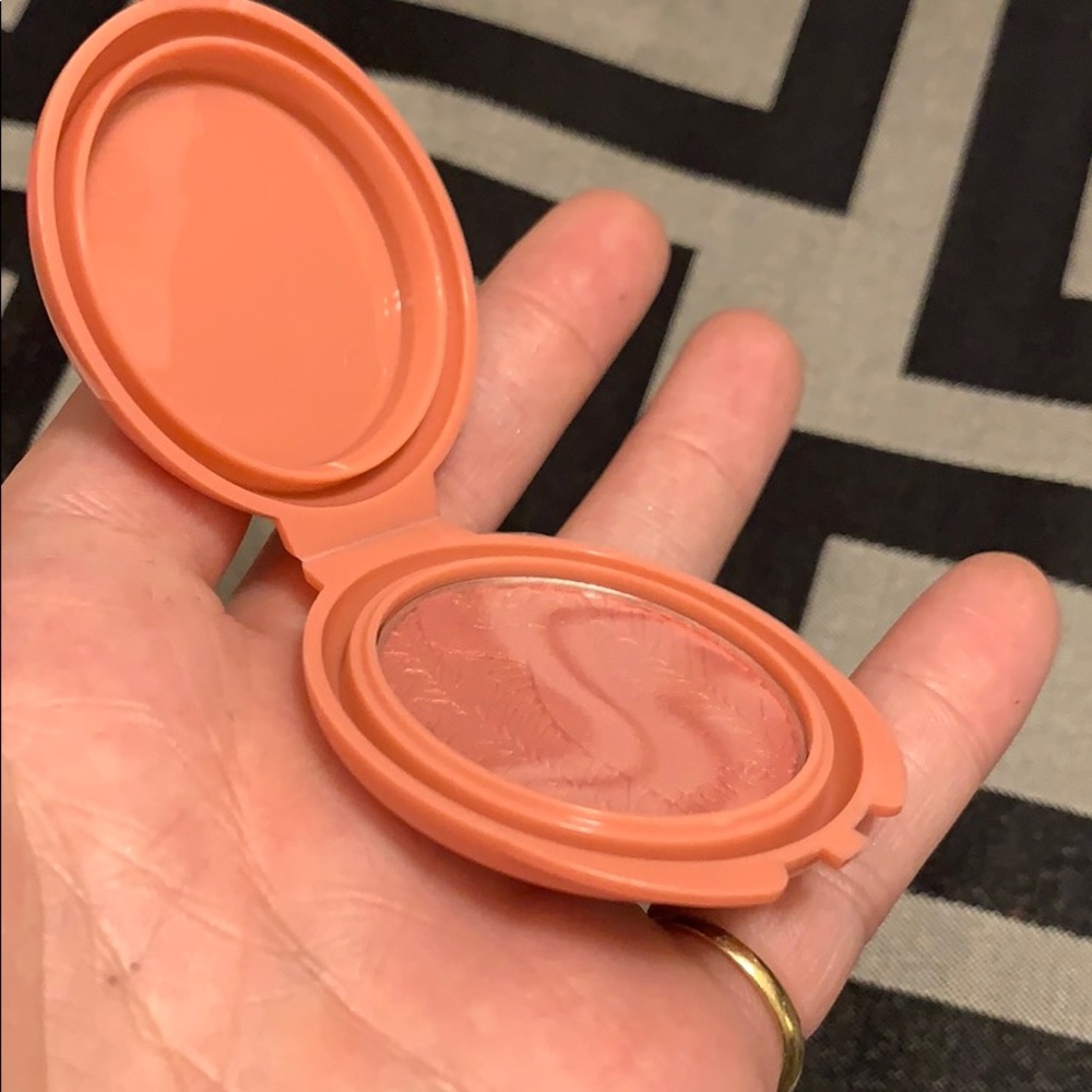 Blush - Picture 3 of 3